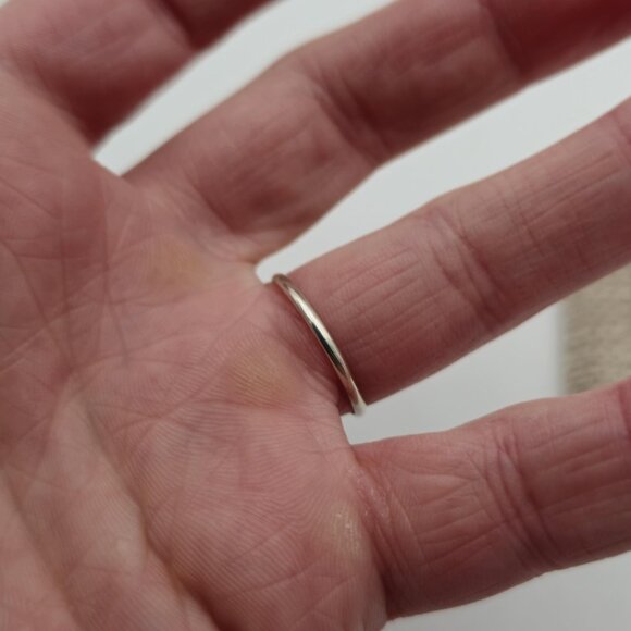 Size 9 Sterling Silver Plain Simple Thin Band Ring A3344 - Picture 3 of 7